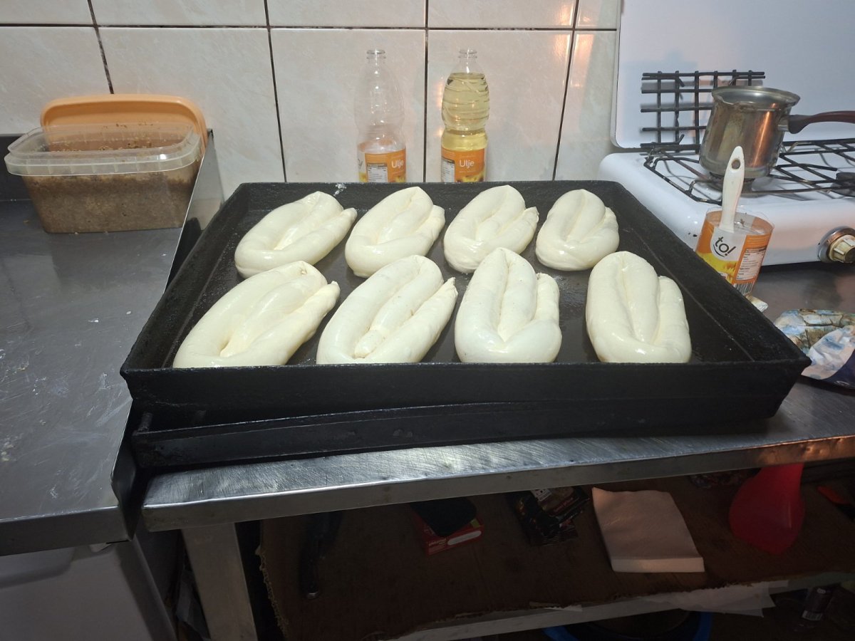 Gastro-čudo iz Majdanpeka: Burek iz poslastičarnice putuje do Beča, Italije, Azejberdžana