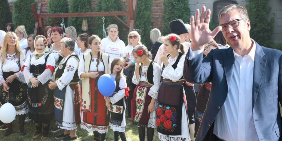Vučić nastavlja bitku za Srbiju! Stigao u selo Leskovac kod Zaječara, pa se obratio građanima (FOTO/VIDEO)