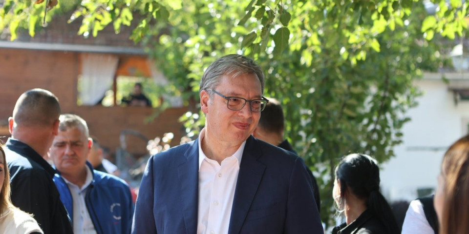 Srbija plače nakon ostavke! Poslušajte potresnu ispovest bake o Aleksandru Vučiću (VIDEO)