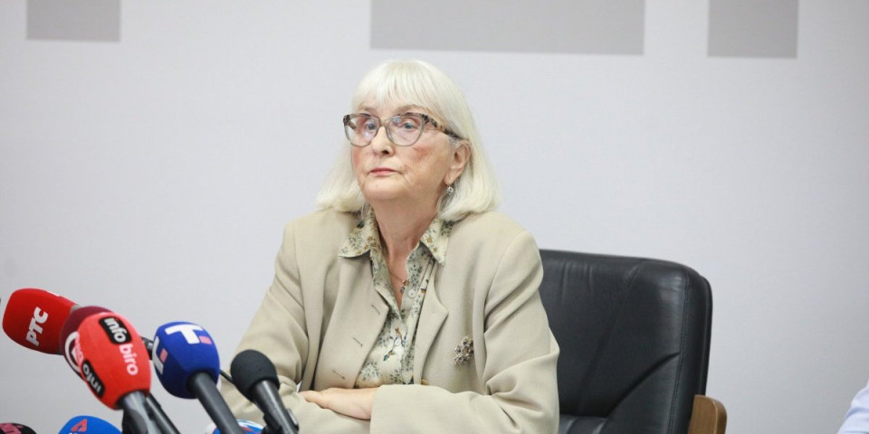 Profesionalizam, objektivnost - šta to beše?! Gospođa sedi u REM, a priželjkuje pobedu blokadera