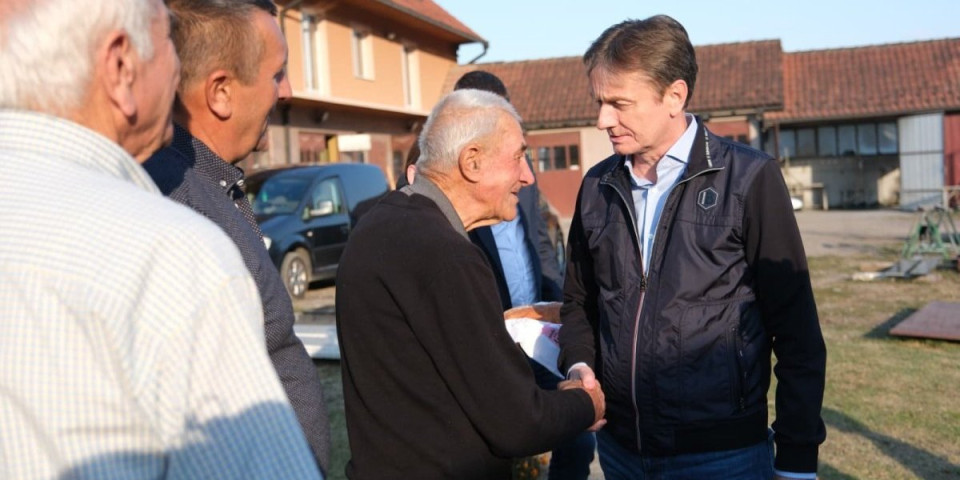 Glišić posetio domaćinstva u okolini Valjeva: Vodosnabdevanje i putna infrastruktura glavne teme razgovora (FOTO)
