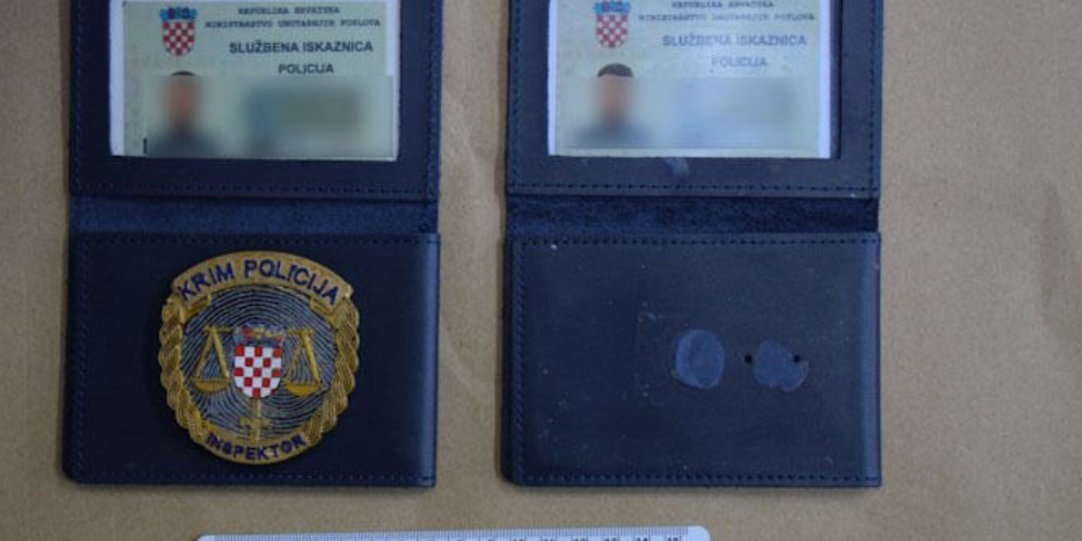 Oprema koja je pronađena kod lažnog policajca