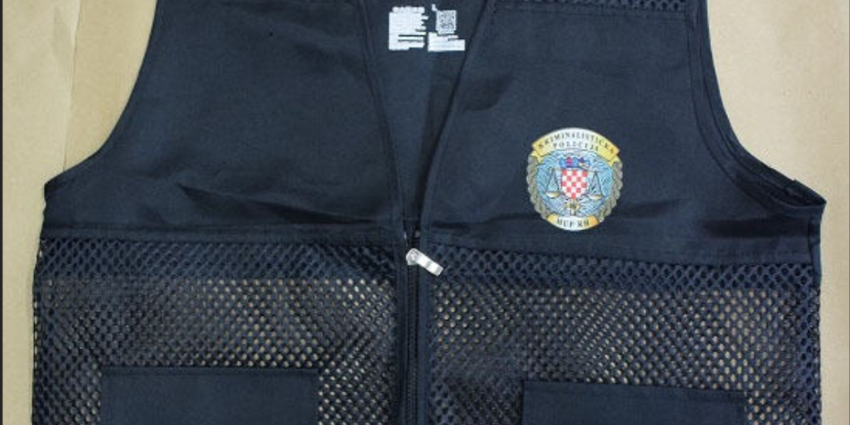 Oprema koja je pronađena kod lažnog policajca