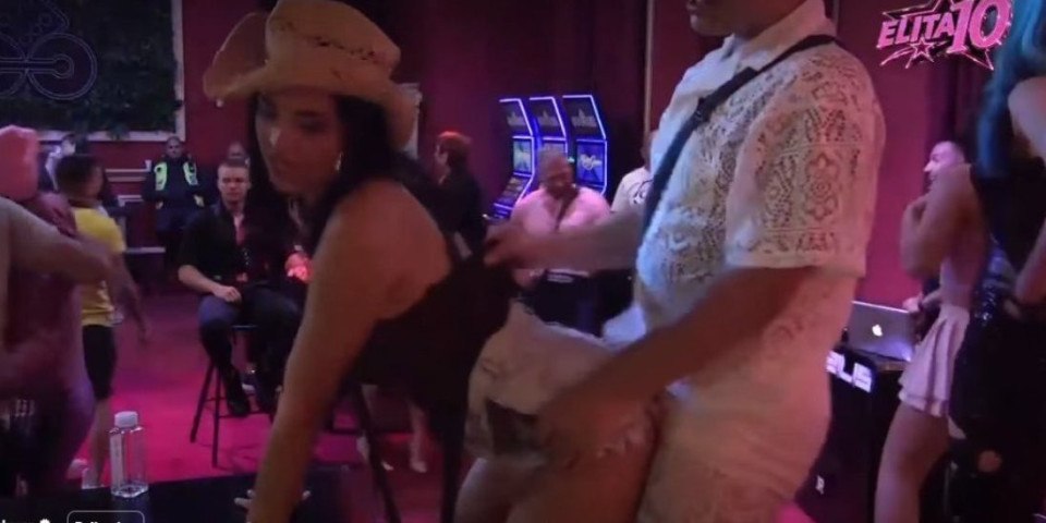Simulira seks! Laura uživo u programu izmenjala poze - Svima dala da je lupkaju po guzi (VIDEO)