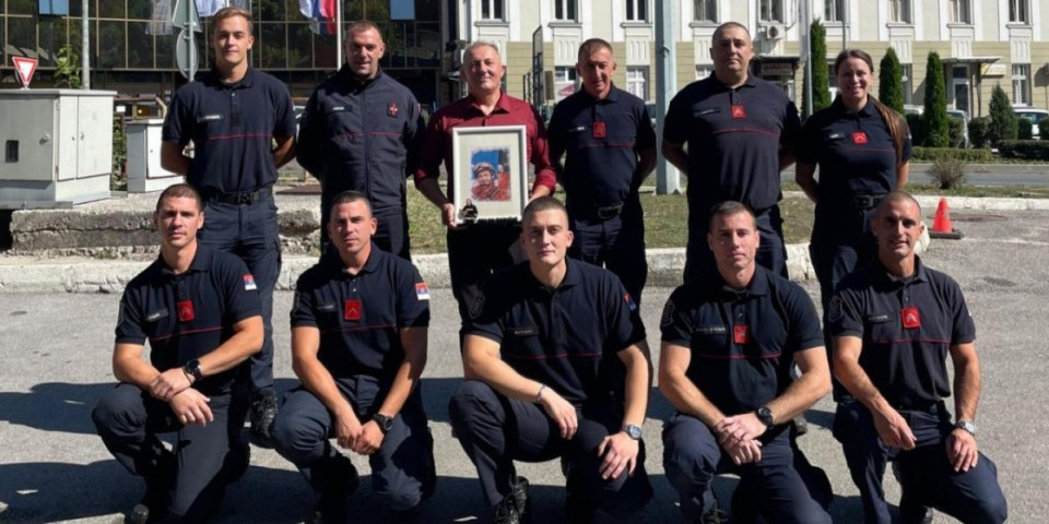 Gledao je smrti u oči nebrojano puta, a danas se slomio: Svi su izašli da pozdrave Mikulu (VIDEO)