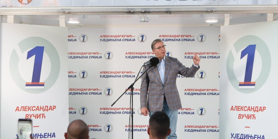 Oni u svom rečniku nemaju "izvinite"! Vučić iz Jagodine: "Krenuli su da nam razbijaju porodice" (FOTO/VIDEO)