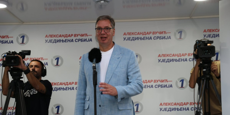 "Kurti, Milo, Zvicer, svi protiv Srbije": Odjeknula Vučićeva poruka iz Sremske Mitrovice - Pobedićemo ih na izborima sve zajedno (FOTO, VIDEO)