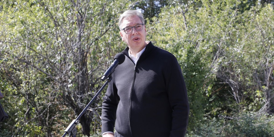 Vučić se oglasio na putu za Bačku Palanku: Slobodu da zaustavite ne možete! (VIDEO)
