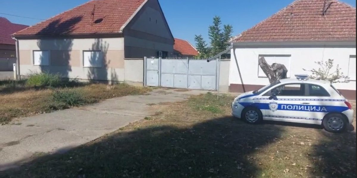 Policija ispred kuće