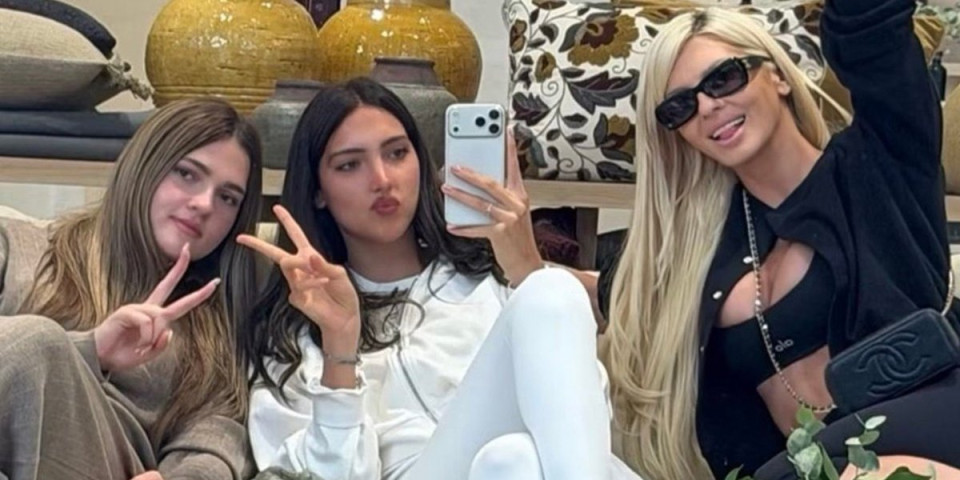 Svi gledaju u Karleušu i njene ćerke! Izdanja iz Milana privukla pažnju - 25 godina mlađi Ševo ih prati u stopu (FOTO)
