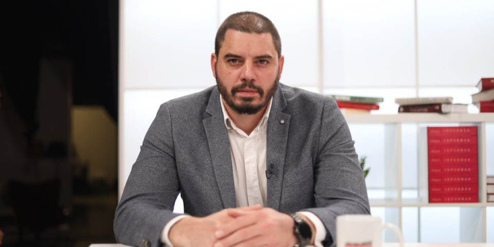 "Rad ove kriminalne organizacije mora da se zabrani" Dragović o snimku na kojem advokat CRTE pujda blokadere na policiju! (VIDEO)