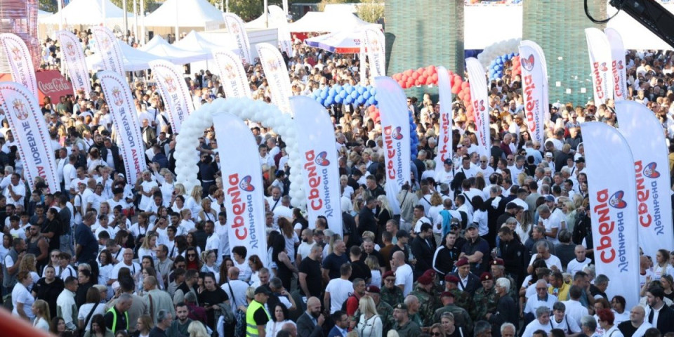 Neverovatne scene ispred Beogradske arene! Pogledajte šta se dešava uoči velikog skupa "Aleksandar Vučić - Ujedinjena Srbija" (FOTO/VIDEO)