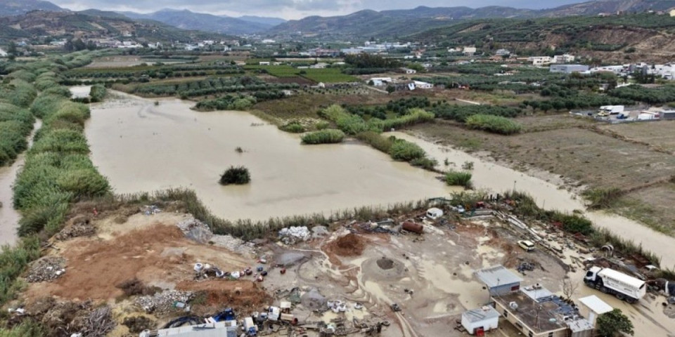Haos na Kritu: Voda nosi sve pred sobom, ljudi zarobljeni u kućama, horor u klisuri Samarija ( FOTO/VIDEO)