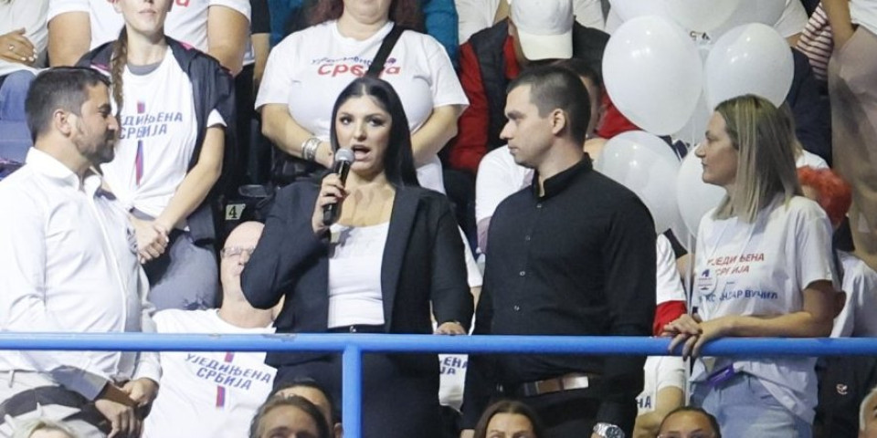 Reči Anđele i Jovana rasplakale Arenu: "Savetovali su nam da odemo iz Srbije, a ove godine smo dobili ključeve našeg prvog stana"