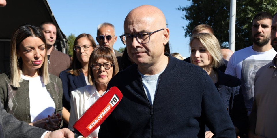 Ovo je Ujedinjena Srbija! Snažna poruka lidera SNS Miloša Vučevića iz Veternika: Pristojnost da zamene mržnju i bes (FOTO)