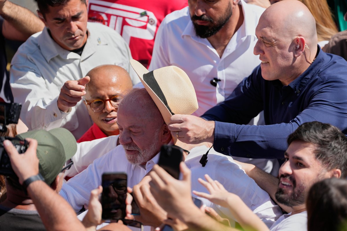 Brazil bira predsednika: Lula protiv Bolsonarovog sina u tesnoj trci