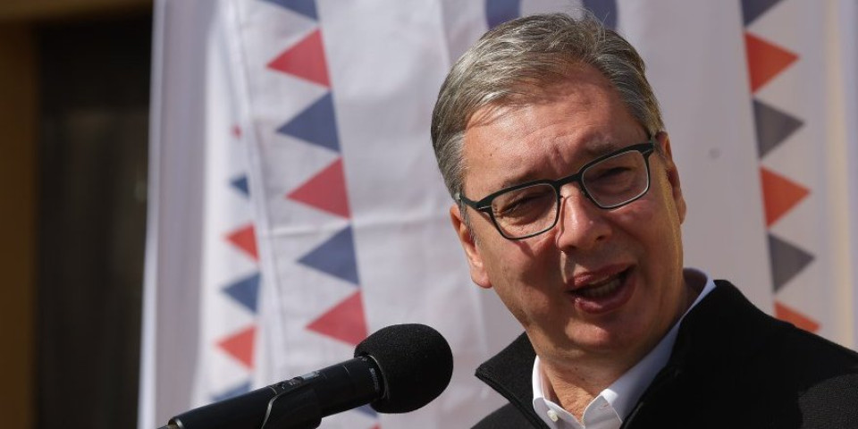 Vučić u Sremskim Karlovcima: Želim da ih pobedimo sa 500.000 glasova razlike (FOTO, VIDEO)