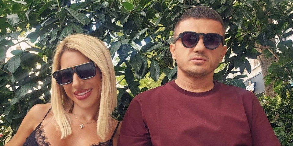 Kubici zasijali bez cenzure! Providna čipkasta majica i to bez brusa usred bela dana - Seksi Jovana ponovo prkosi