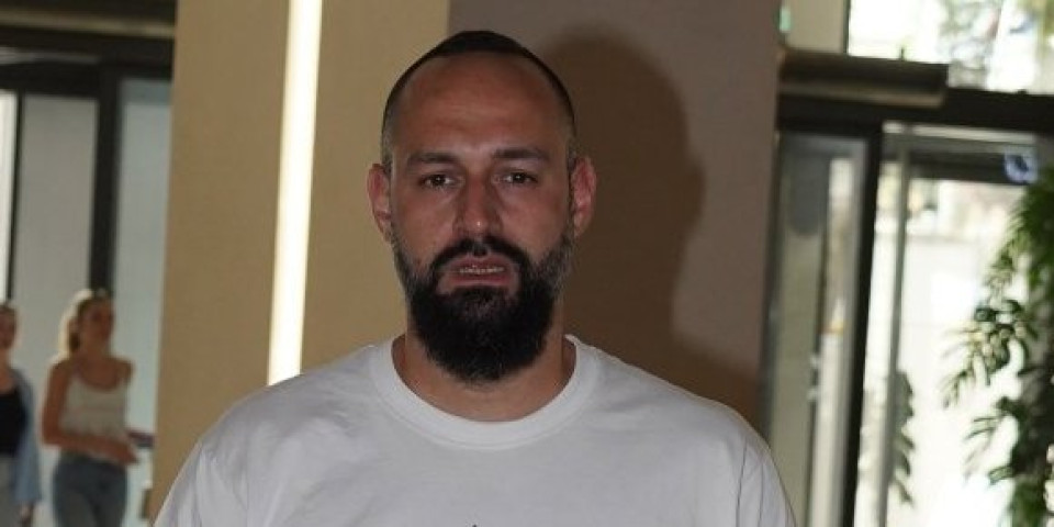"Borba još nije završena..." Luisov sin podelio fotografiju bez kose: Godinu dana ćutao o bolesti