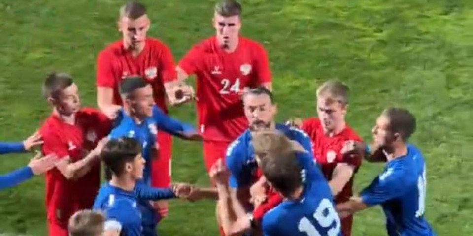 Pocepana usna i dva crvena kartona! Tuča na utakmici "orlića" i Rusije