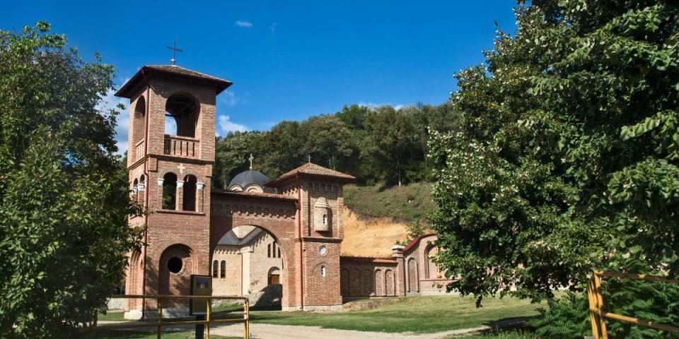 Bio srušen do temelja, a danas ponovo okuplja vernike: Mnogi u ovu svetinju dolaze po mir, nadu i utehu