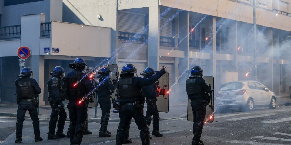 Evo kako se rešavaju blokade fakulteta u Francuskoj: Policija uletela i izbacila sve napolje - Pogledajte dobro (VIDEO)