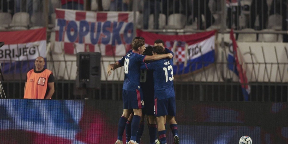 Ustaški pir na "Poljudu": Hrvati razvili sraman transparent, brane ozloglašeni pozdrav iz NDH