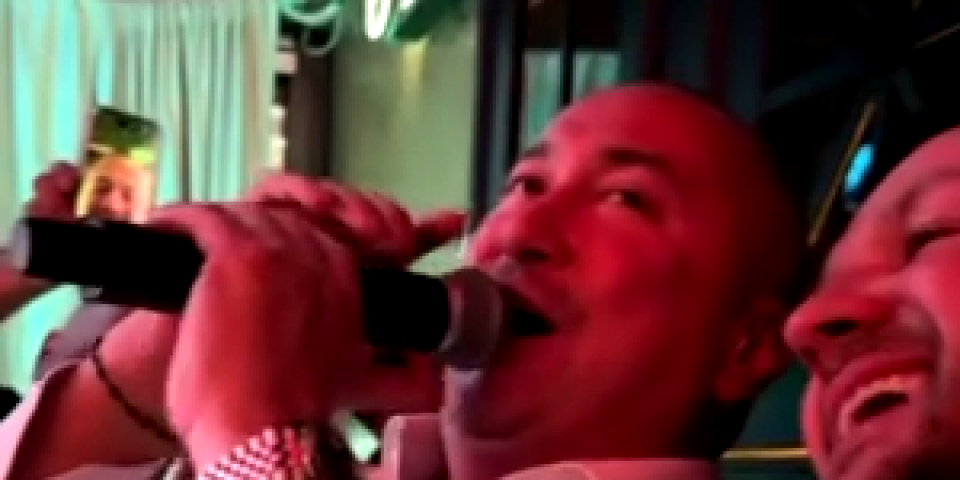 Leva ruka, desni džep! Đani nije imao problem da uzme novac i ode - Pogledajte samo šta smo zabeležili (VIDEO)