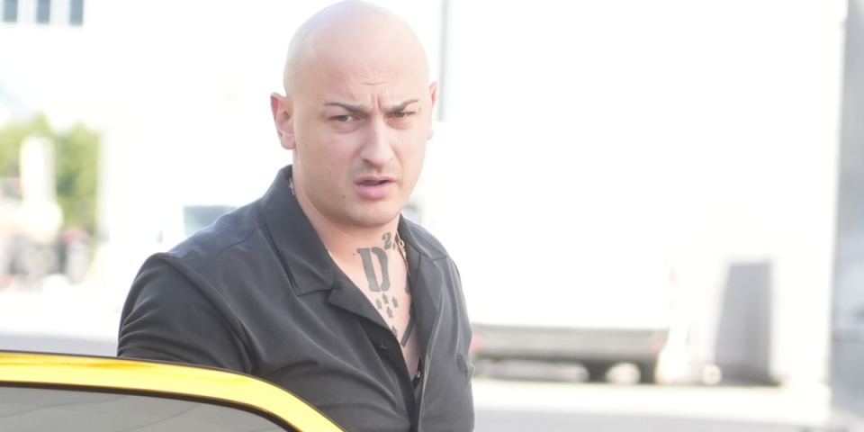 Kakav je ovo automobil? Desingerica šokirao prolaznike - Zaboleće vas glava kada čujete cenu ove mašine (FOTO)