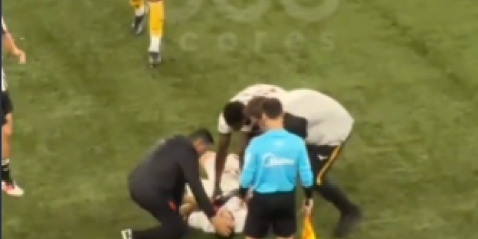 Jeziv prizor! Bivši napadač Zvezde ostao bez svesti posle udarca u grudi (VIDEO)
