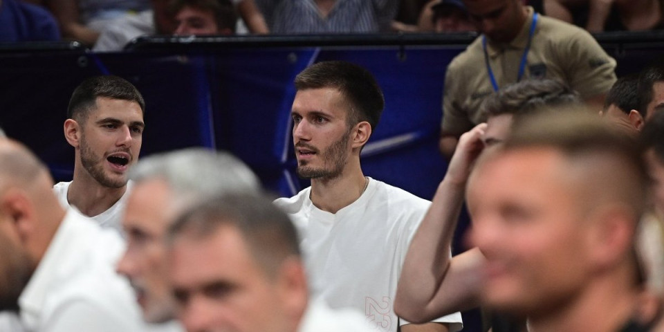 Petrušev opet na kraju klupe, Paskval bez objašnjenja