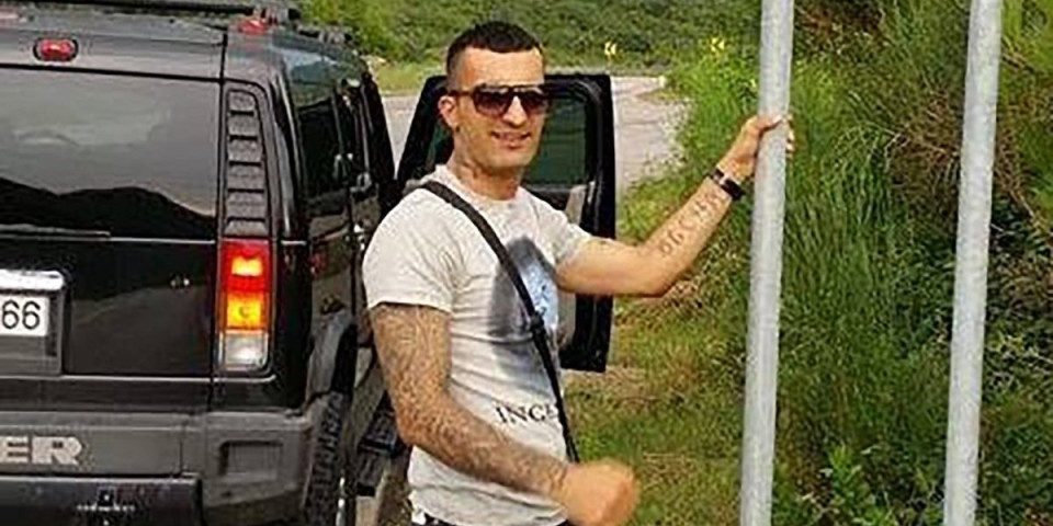 "Kavčanin" izvadio veštačko oko pred sudijama: "Evo da se uverite da imam problem!"