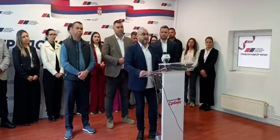 Politički zemljotres u Čačku: Aleksandar Božović iz Dveri prešao u SNS (VIDEO)