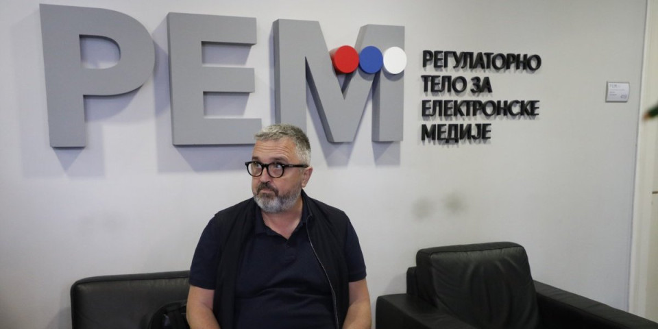 "Hoće po svaku cenu da ugase Informer!": Dragan J. Vučićević razmontirao skandaloznu hajku REM-a - Kadija te tuži, kadija ti sudi (VIDEO)