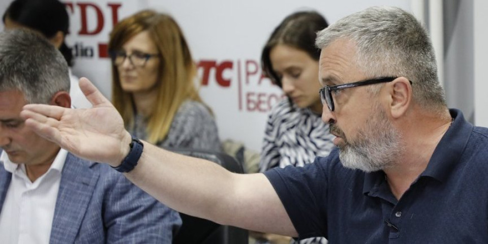 Vučićević grmi na sednici REM: Šabić nas tuži, Šabić nam sudi