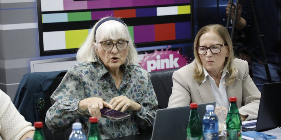 Ljudi, ovo je neviđen skandal! Šta je to uradila članica REM usred Vučićevićevog izlaganja: Bruka i sramota (VIDEO)