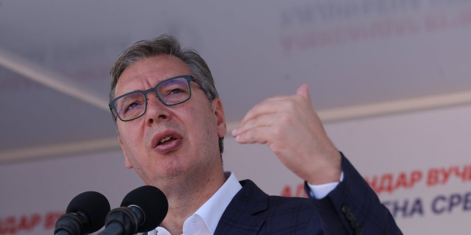 "Opet sam u helikopteru, putujem za Zaječar": Vučić nasmejao celu Srbiju novom objavom (VIDEO)