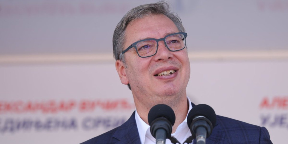 Hit odgovor blokaderima! Vučić zakazao lajv iz "helikoptera" u 13.15: Vidimo se na Tiktoku i Instagramu (FOTO)