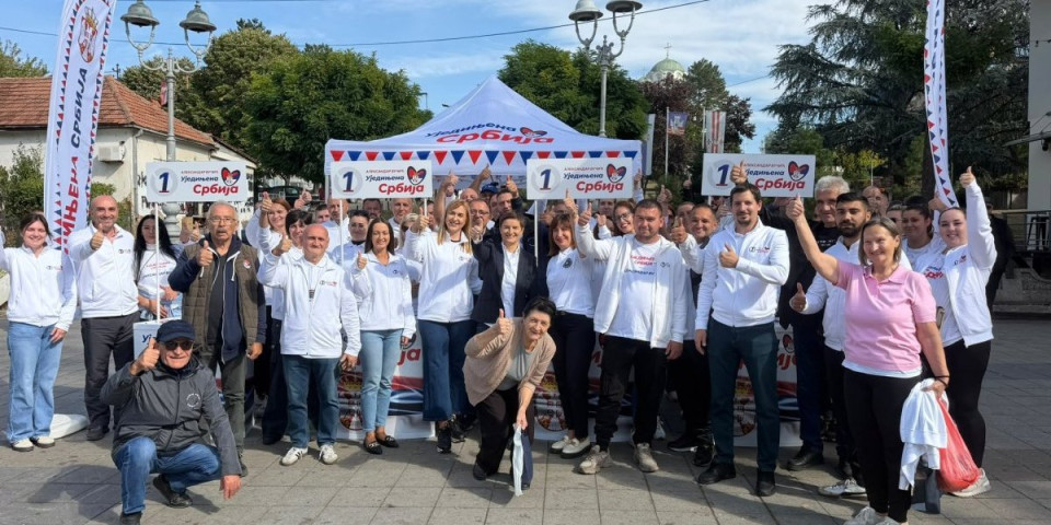 Ana Brnabić u Lazarevcu: Razgovarala sa građanima i saslušala njihova mišljenja, predloge i sugestije (FOTO)
