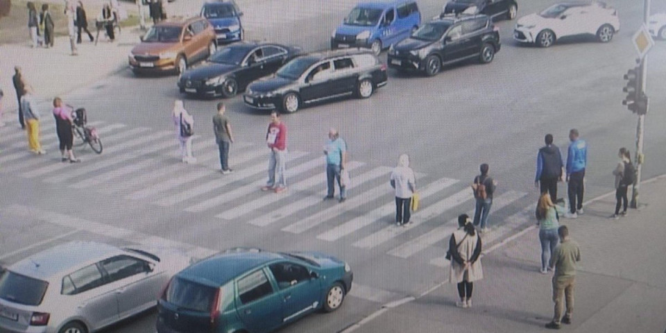Pogledajte ovaj debakl: Veća je gužva ispred dobre pekare, nego što se blokadera skupilo u centru Novog Sada (VIDEO)
