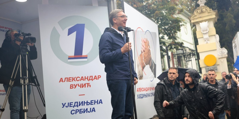 "Hoću i ja da kisnem, kad vi kisnete"! Vučićeva poruka građanima u Zrenjaninu sve otkriva - Ovo morate da vidite (VIDEO)