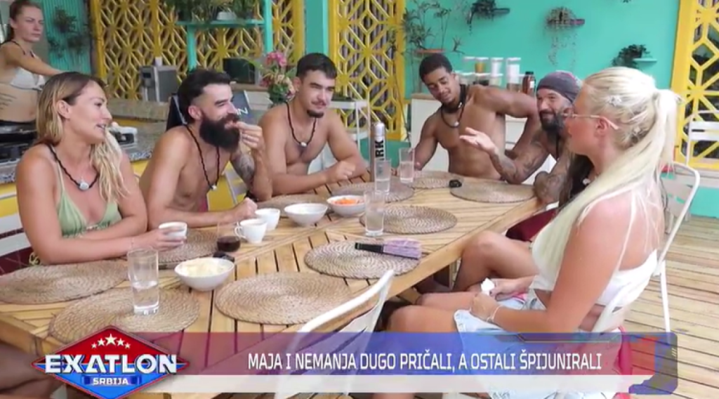 "Zabacuje nogicu, smeška se..." Pogledajte samo kako Lakić imitira Bradu - Plakanje od smeha zbog "muvanja" (VIDEO)