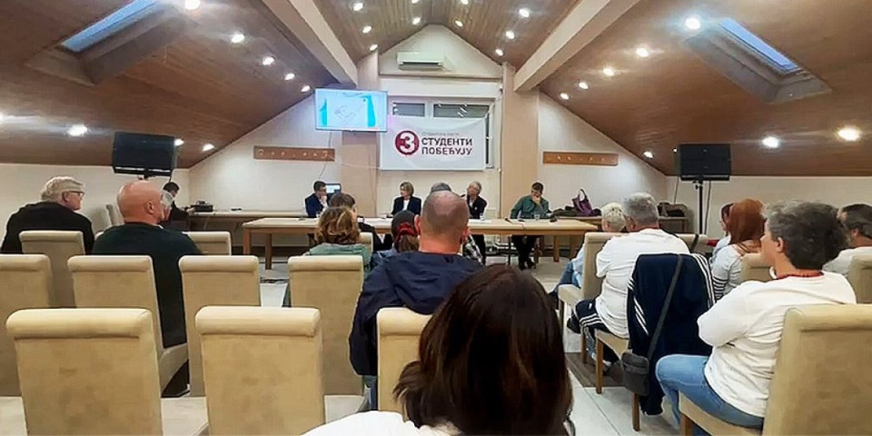 Jad i beda: Pogledajte ko je došao na blokadersku tribinu u Surčinu - Smehotresno! (VIDEO)
