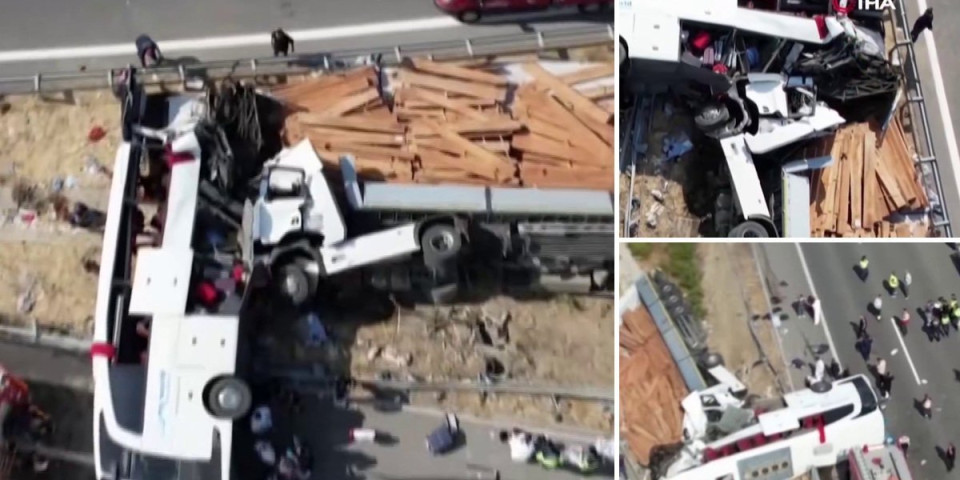 (VIDEO) Najmanje 11 mrtvih! Kamion se zakucao u autobus, jeziva nesreća zaprepastila naciju: Hitna pomoć potvrdila najgore