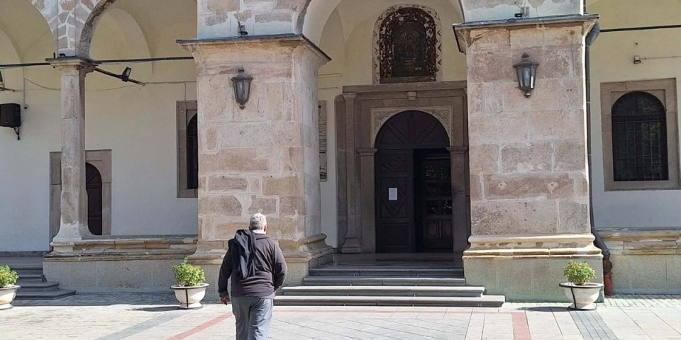 Božije čudo: Vatra nije uništila fresku Svete Trojice kojoj je ovaj hram i posvećen