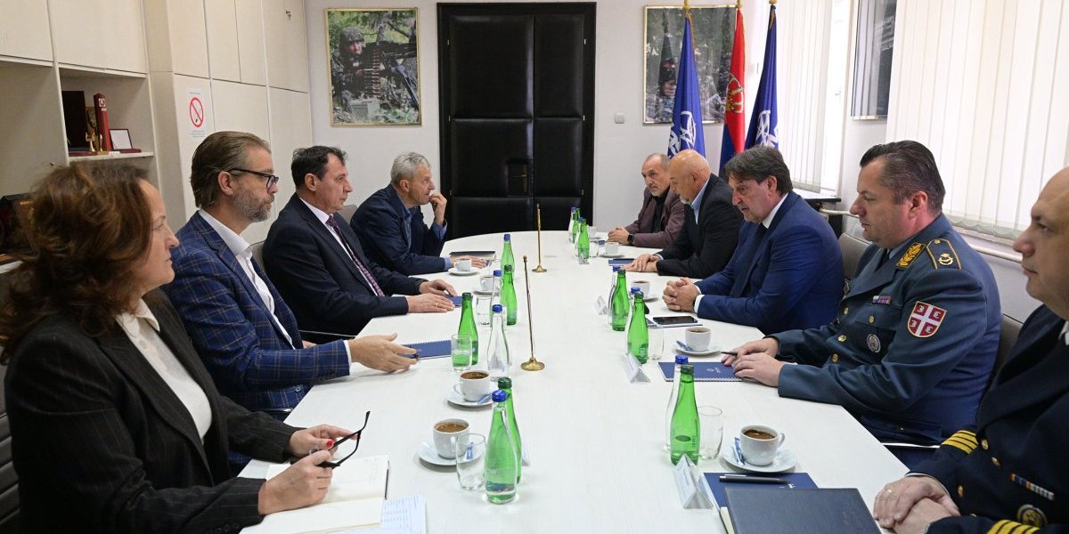 Ministar Gašić obišao fabrike Odbrambene industrije u Kragujevcu

