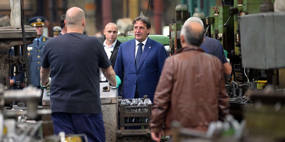 Ministar Gašić obišao fabrike Odbrambene industrije u Kragujevcu

