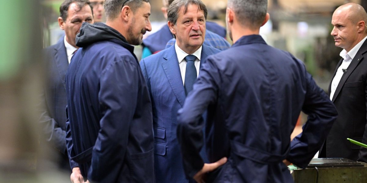 Ministar Gašić obišao fabrike Odbrambene industrije u Kragujevcu


