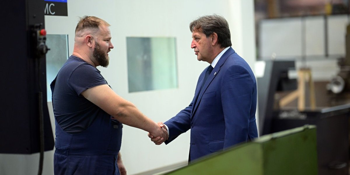 Ministar Gašić obišao fabrike Odbrambene industrije u Kragujevcu

