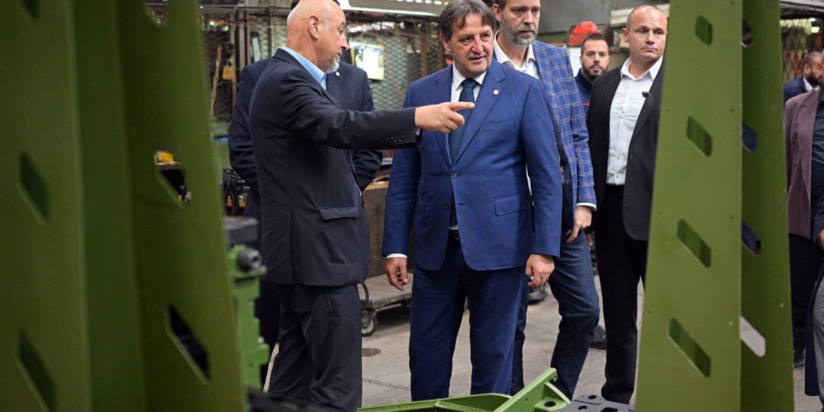 Ministar Gašić obišao fabrike Odbrambene industrije u Kragujevcu

